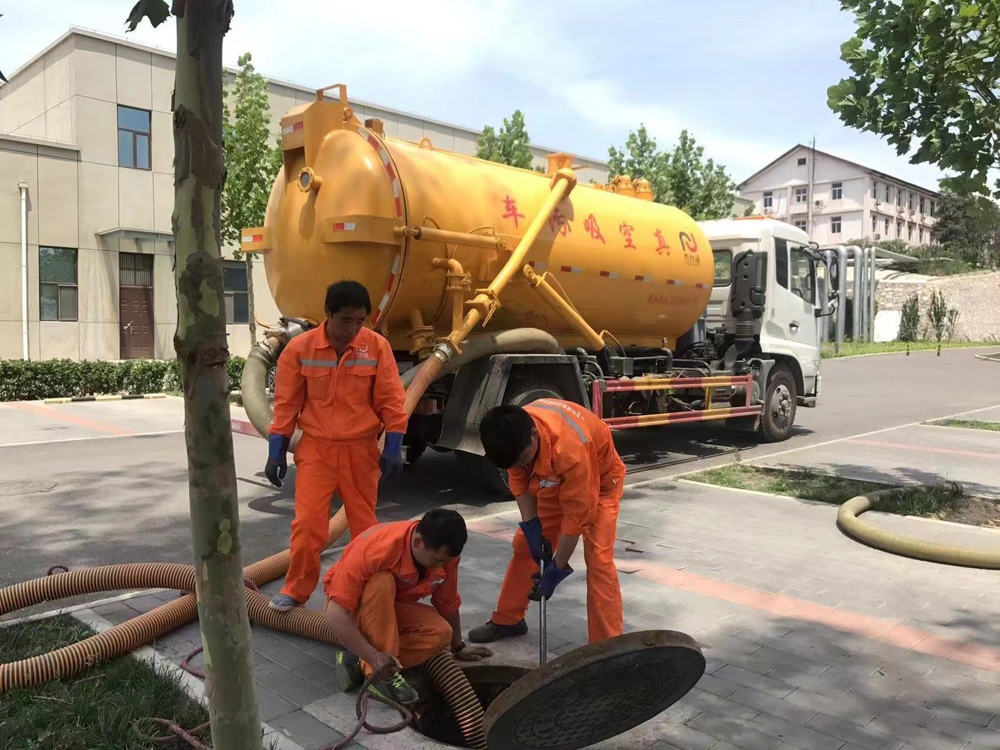 克什克腾化粪池清理与5-8吨吸粪车施工效率分析
